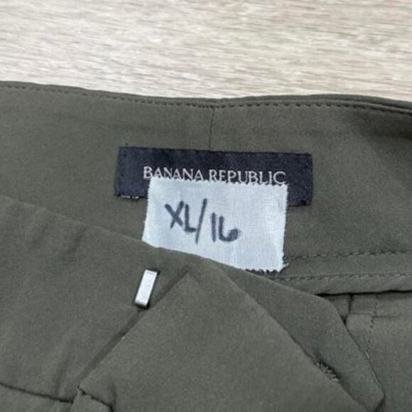 Banana Republic Men's Green and Khaki Trousers - Picture 2 of 4